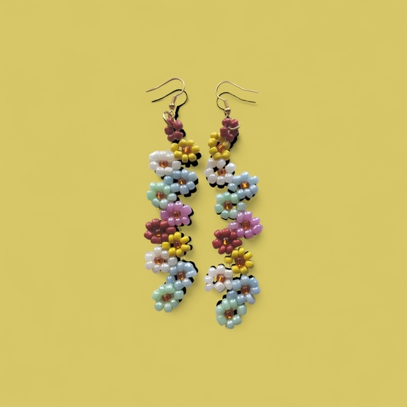 🌹"3/25🌹New* Multicolor Flower  Beaded Earrings - Picture 7 of 14